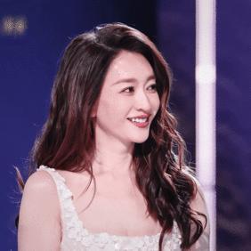 李小冉挥旗最先闻到的是香气李小冉挥旗看得出她是公主二公拉票小细节太戳人，李小冉