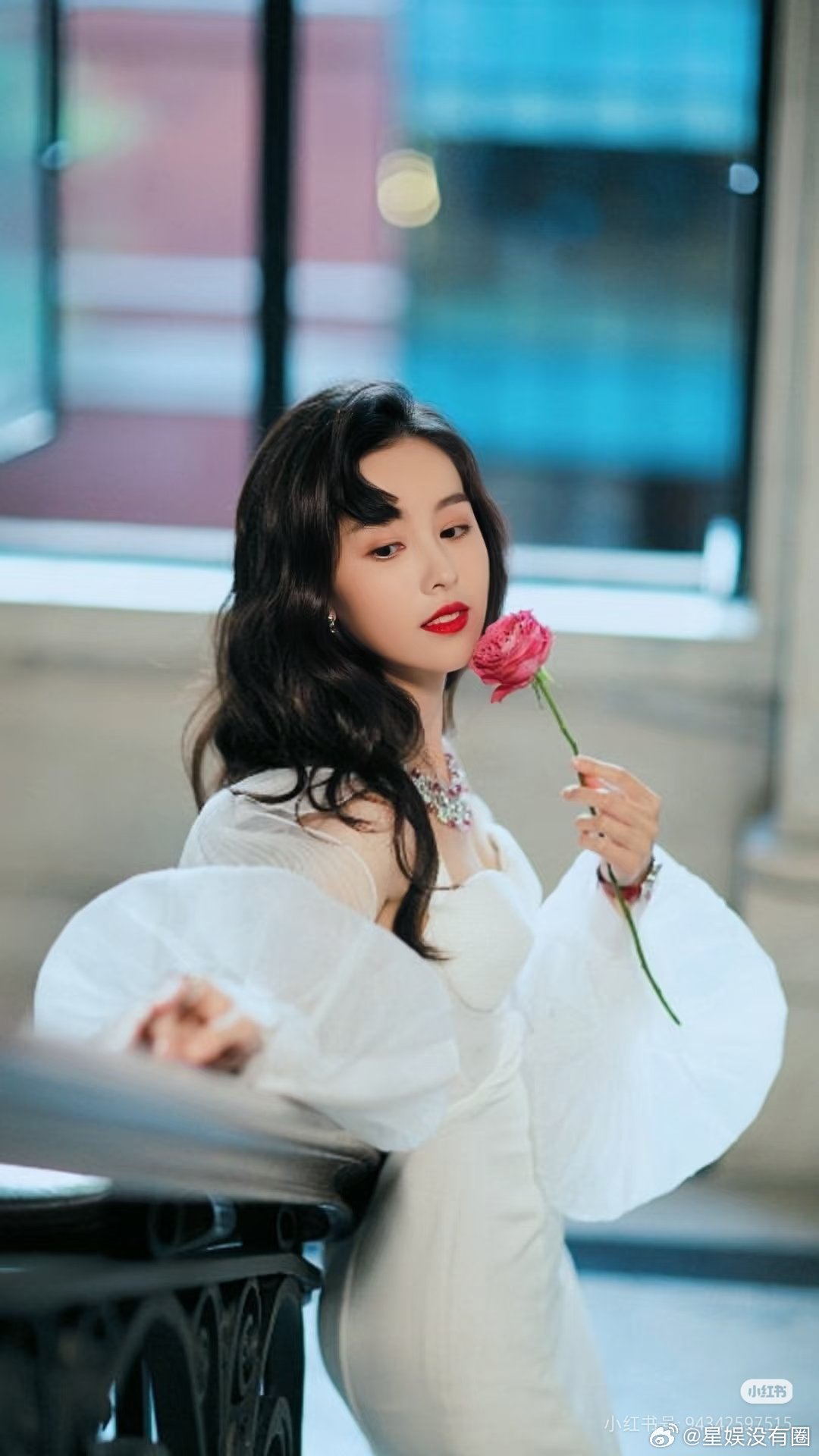 陈都灵演技到底咋样啊网友回复，她演技也就那样吧，不然为啥没有大爆剧。。。