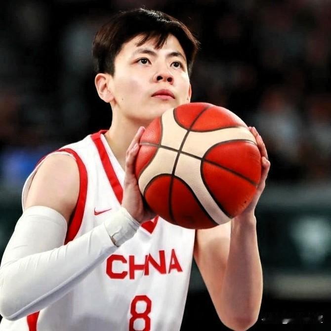女篮关键时刻绝处逢生，印证四个不争的事实。一，锋线仍然是女篮取胜之匙，没有王牌