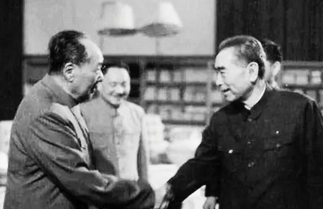 周恩来去世后谁当总理？毛主席力荐一人却遭到婉拒：您考虑别人吧。1976年1月