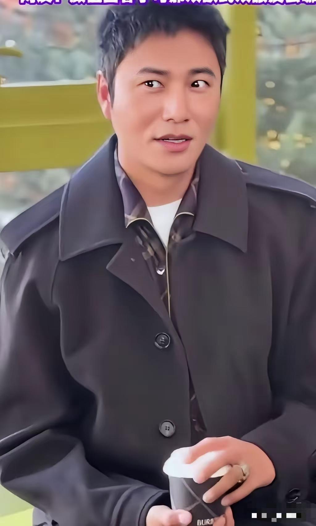 这个替身，多年前同时期和真人交错出现过。近来真身不见了，替身一直刷存在感，有些眼