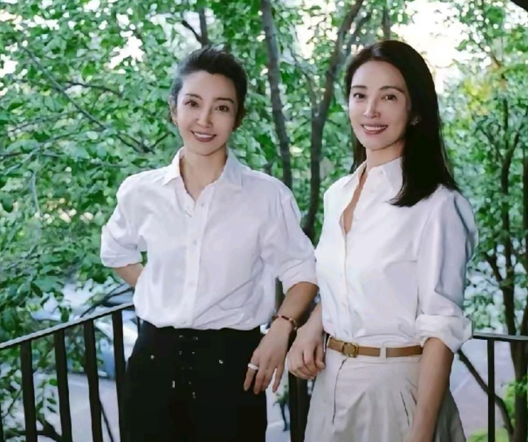 惊呆了，李冰冰的妹妹居然这么漂亮。你们觉得跟姐姐像吗？