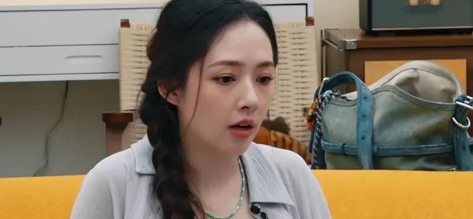 “郭碧停！难道是又一个大S？向佐的老婆哭穷谁信呀！近日，郭碧婷参加综艺时吐槽，她