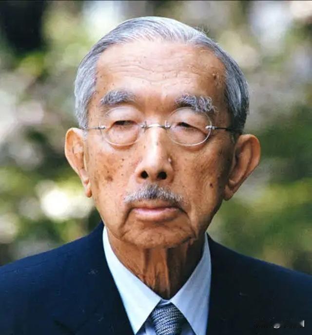 现在终于知道为什么，日本一直拒绝投降，不承认战败。因为答案早都被当时的裕仁天皇写