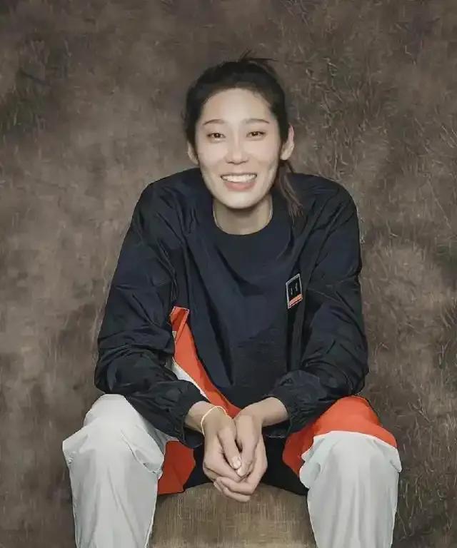 所以，转身需要多少勇气？一觉醒来，看到朱婷入选教练名单的消息，突然觉得