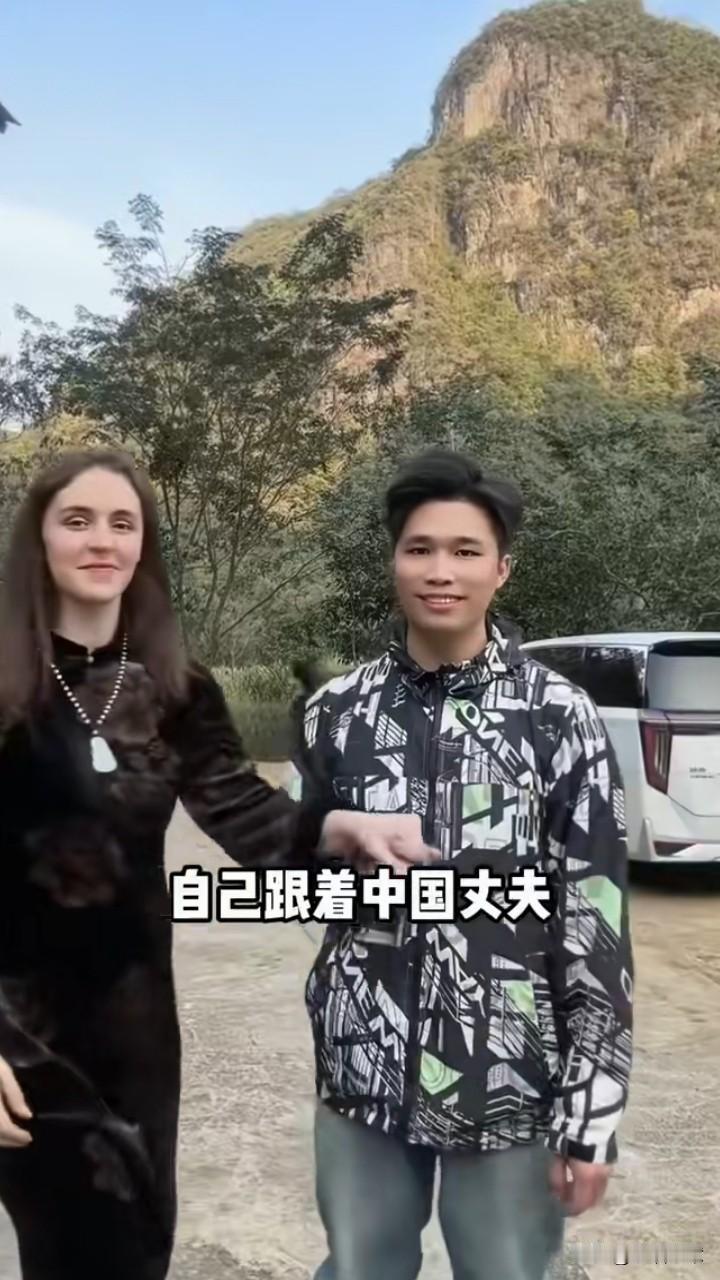 田间地头的跨国婚姻与意外走红一个意大利女人在广西农村插秧，视频一下就火了，大