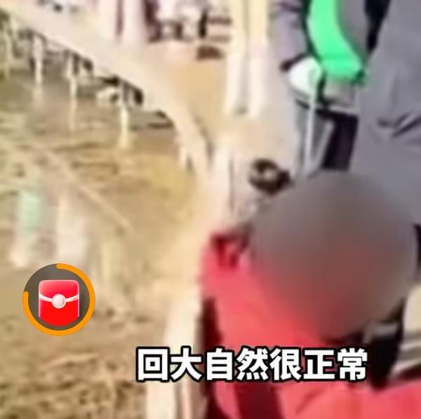 将玉米棒丢进九寨沟里被景区管制和回应12月10日，著名的九寨沟景区，一男性