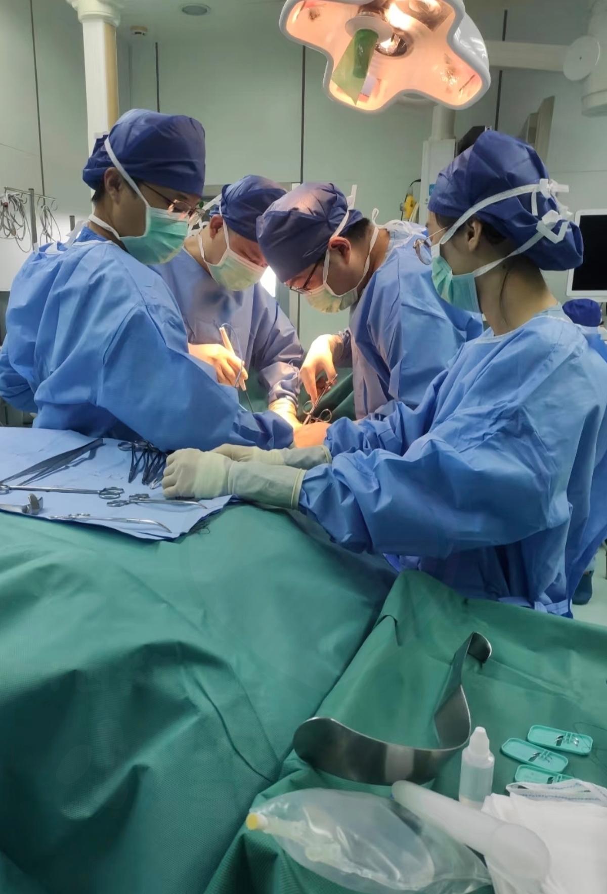 一早听闻噩耗，40岁朋友突然离世，无婚无牵挂自在随性，却栽在暴饮暴食上，实在可惜