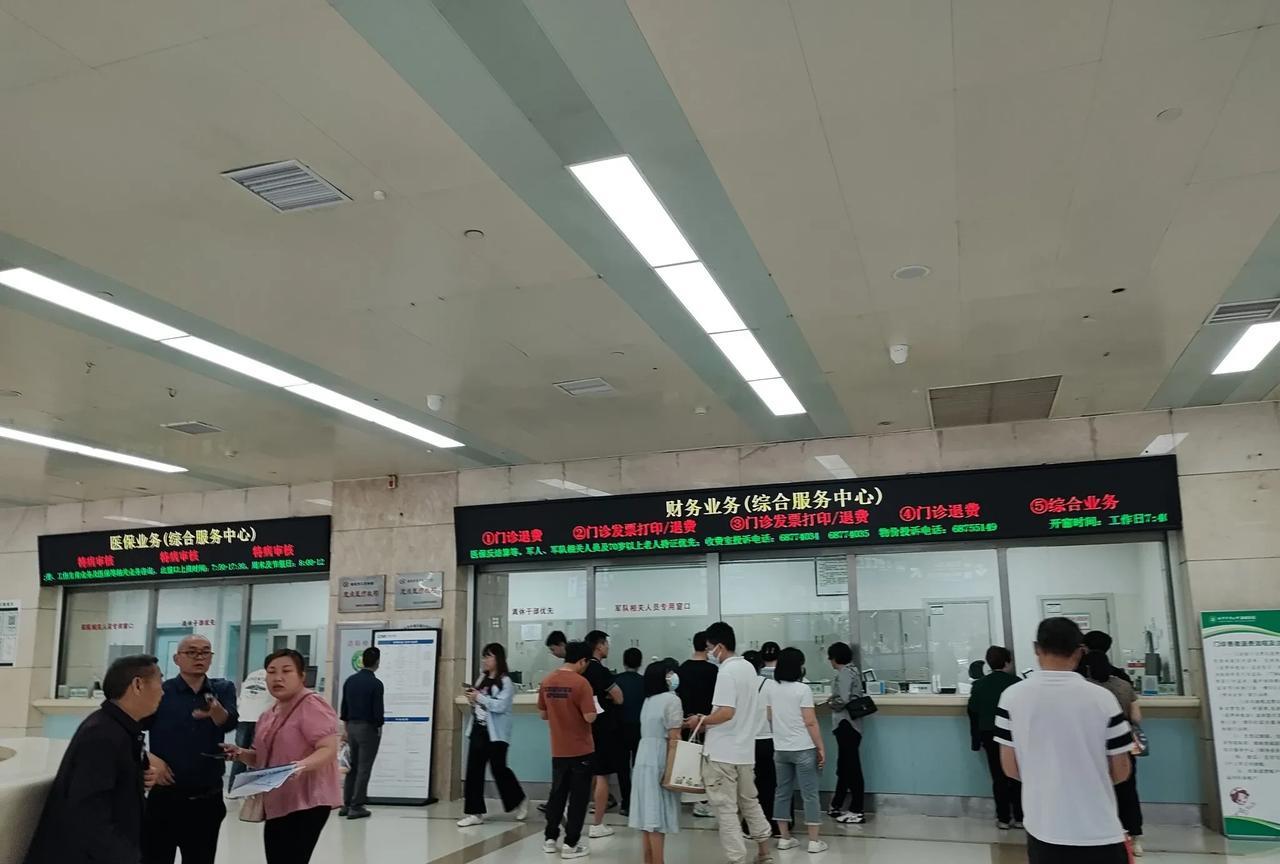 在没有规培医生之前，中心医院也是不缺廉价劳动力的，就是前文讲过的进修医生。进修医