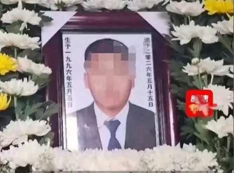 送死人，把自己也搭进去了。近日，贵州毕节市有一30多岁的男子，村里有一老人去世，
