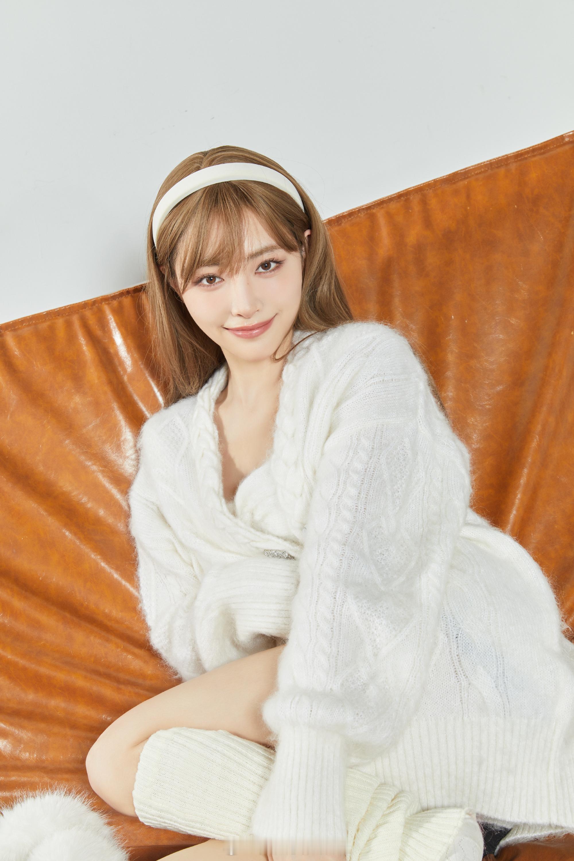 许佳琪白色唯美穿搭