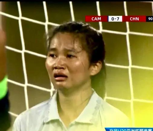 7:0！破门破得把柬埔寨门将都破哭了……最后补时阶段，女足姑娘一脚低射再进一球，