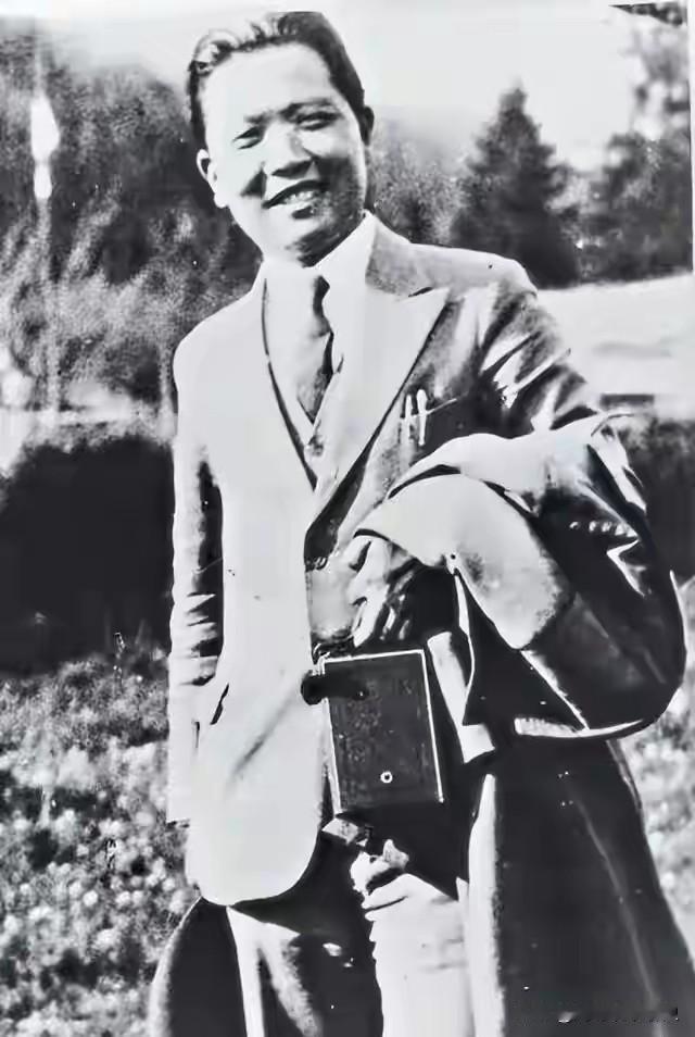 司令员推开牢门，看见囚犯在搓土：这个冬天没煤，十万人活不了！“报告司令员，人