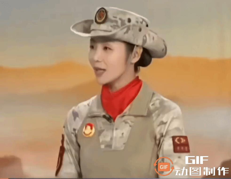 全国独一份，唯一的女乡长参加了阅兵，还是方队领队……李依潼，河北保定人，毕业于