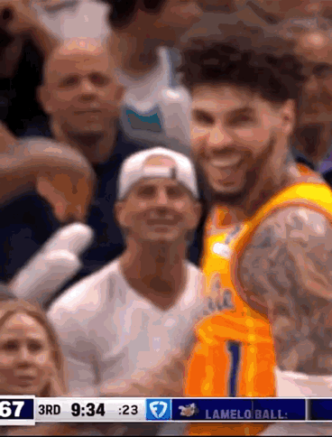 “三球”这一球够吹两个星期的了！背运，拉回，撤步三分，biu重点是，防守他的