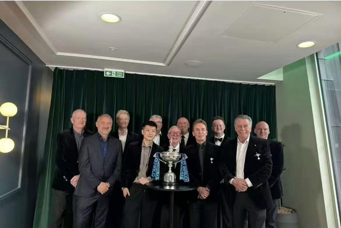 世锦赛比赛前，赵心童把世锦赛奖杯还给了组委会，意味着真正要从零开始了。去年赵