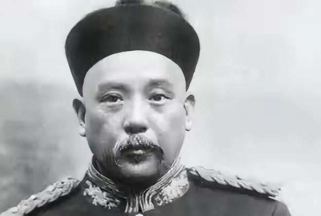 1951年，新中国都快两年了，沈阳造币厂却接到个绝密任务：重新铸造印着袁世凯头像