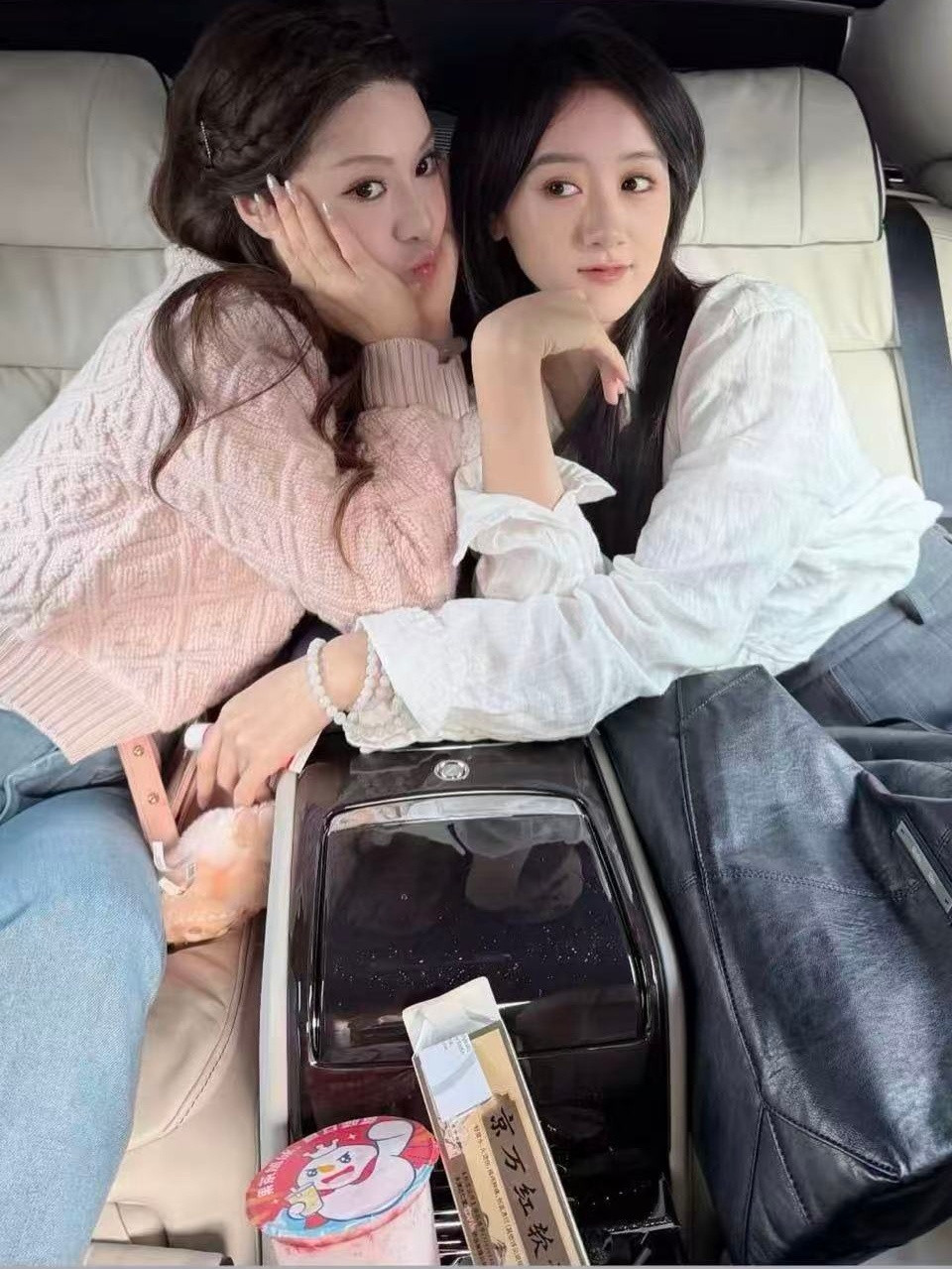 美女们友谊长存！劳斯莱斯我get不起，蜜雪我能get同款~​​​