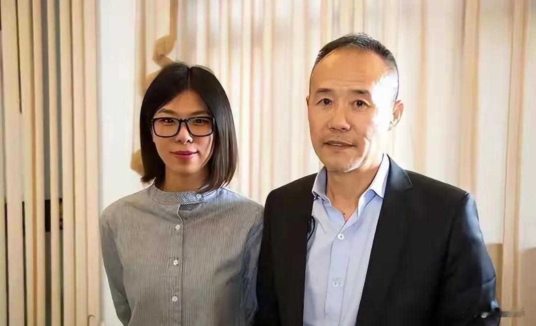 原来她竟是王石的大女儿，令人意外的是，她比后妈年龄还大。如今45岁的她，依旧单身