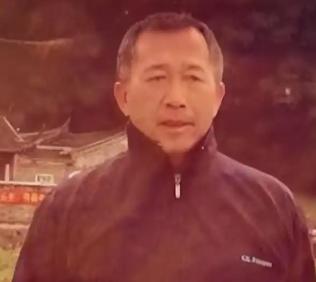 1991年1月，一伙索马里恐怖分子突然闯入中国医疗队驻地，对13位男医生痛