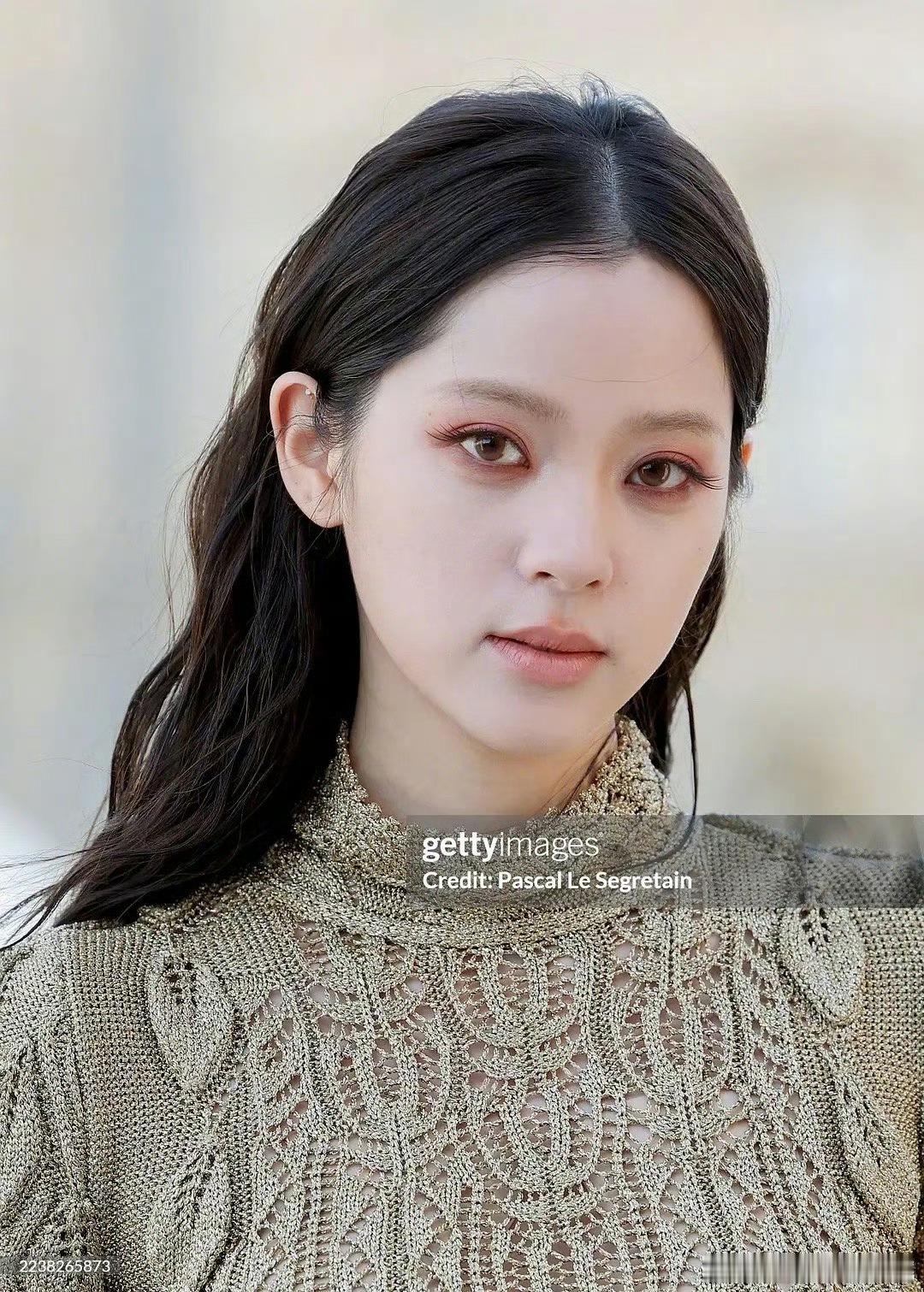 娜娜这是吸血鬼眼妆吧，这造型我还挺喜欢的但看到好多人说难看​​​