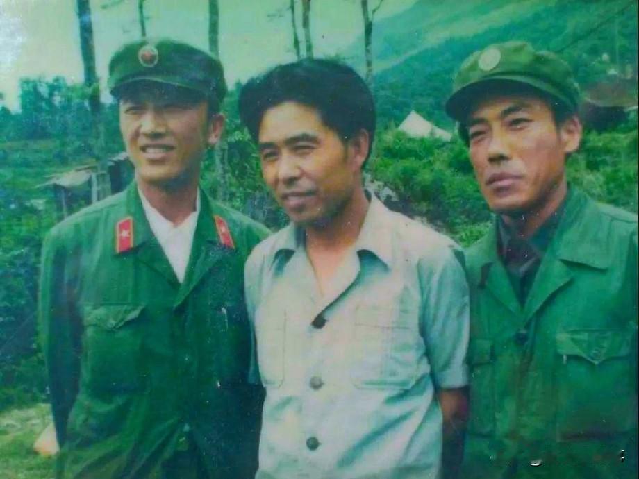 姜福堂是一名军人，山东荣成滕家镇鲍村人。1959年1月入伍，1960年5月加入中