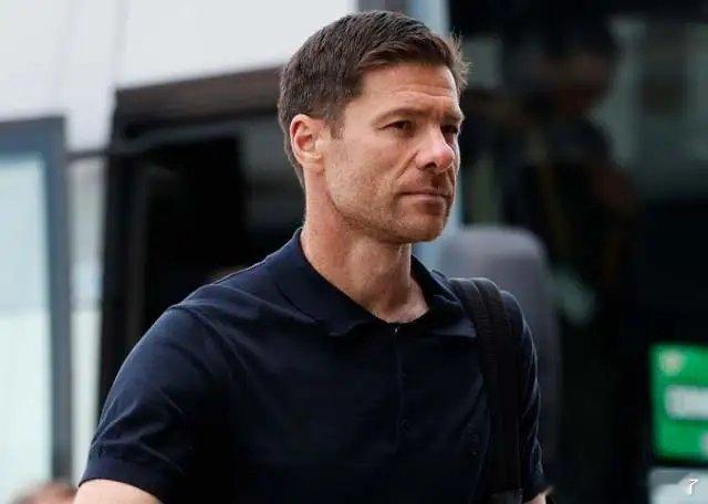 皇马更衣室困局：巨星皆"老板"阿隆索难镇豪华之师12月3日，深度媒体TA撰文解