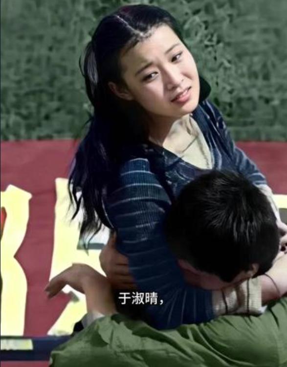 老山前线演出刚结束，一名19岁的战士突然拦住东方歌舞团的于淑晴，红着脸提出一个请
