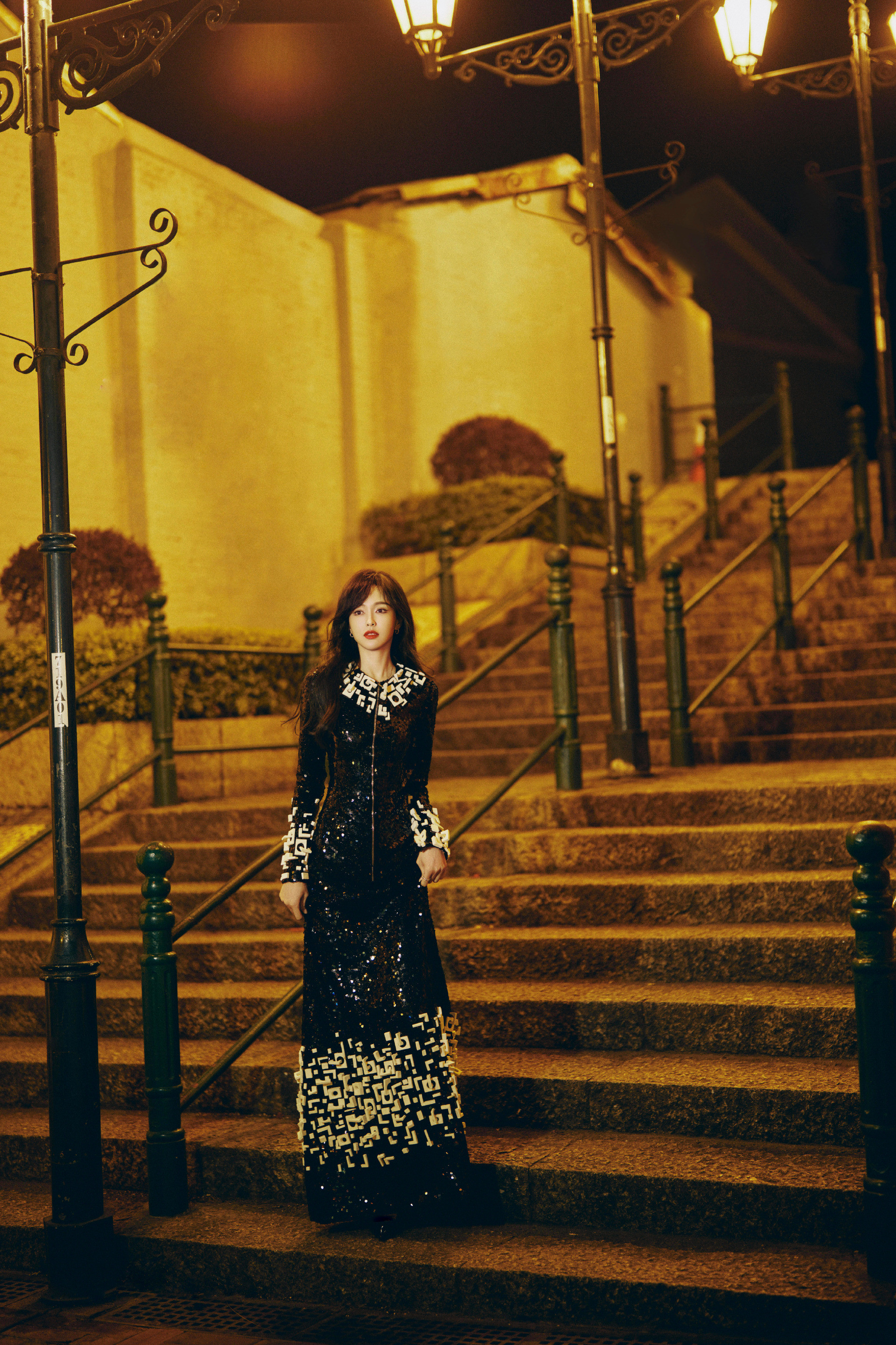 唐嫣：星光之夜，优雅延绵。唐嫣