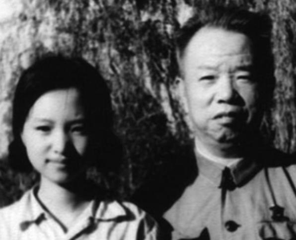 1971年，开国大将王树声到部队看望女儿，却被警卫兵拦下，请他排队等候，领表登
