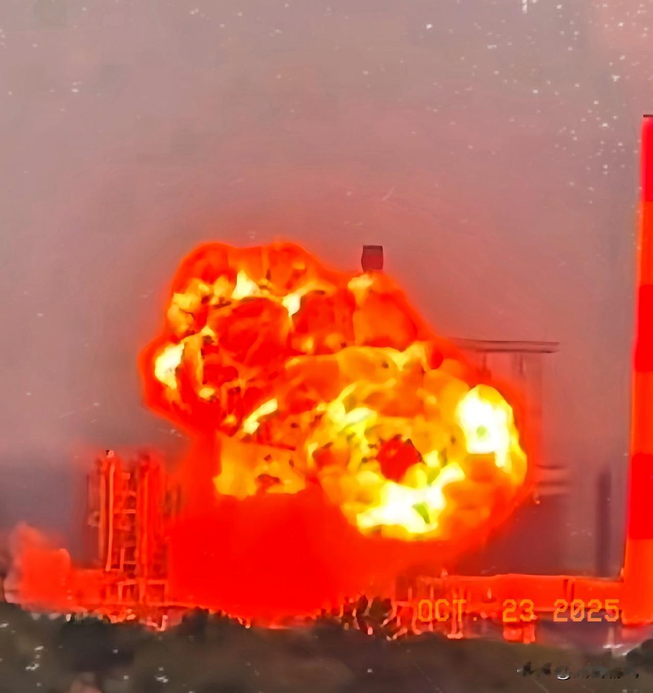 特朗普刚对普京“掀了桌子”取消会面，万万没想到乌克兰转身就砸了俄罗斯的军工厂！