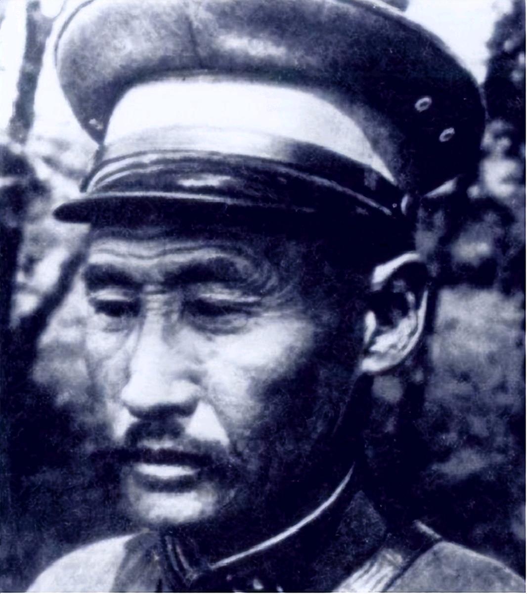 1932年，马占山宣布向日本投降，顿时国内上下骂声一片，然而在受降仪式上，马占山