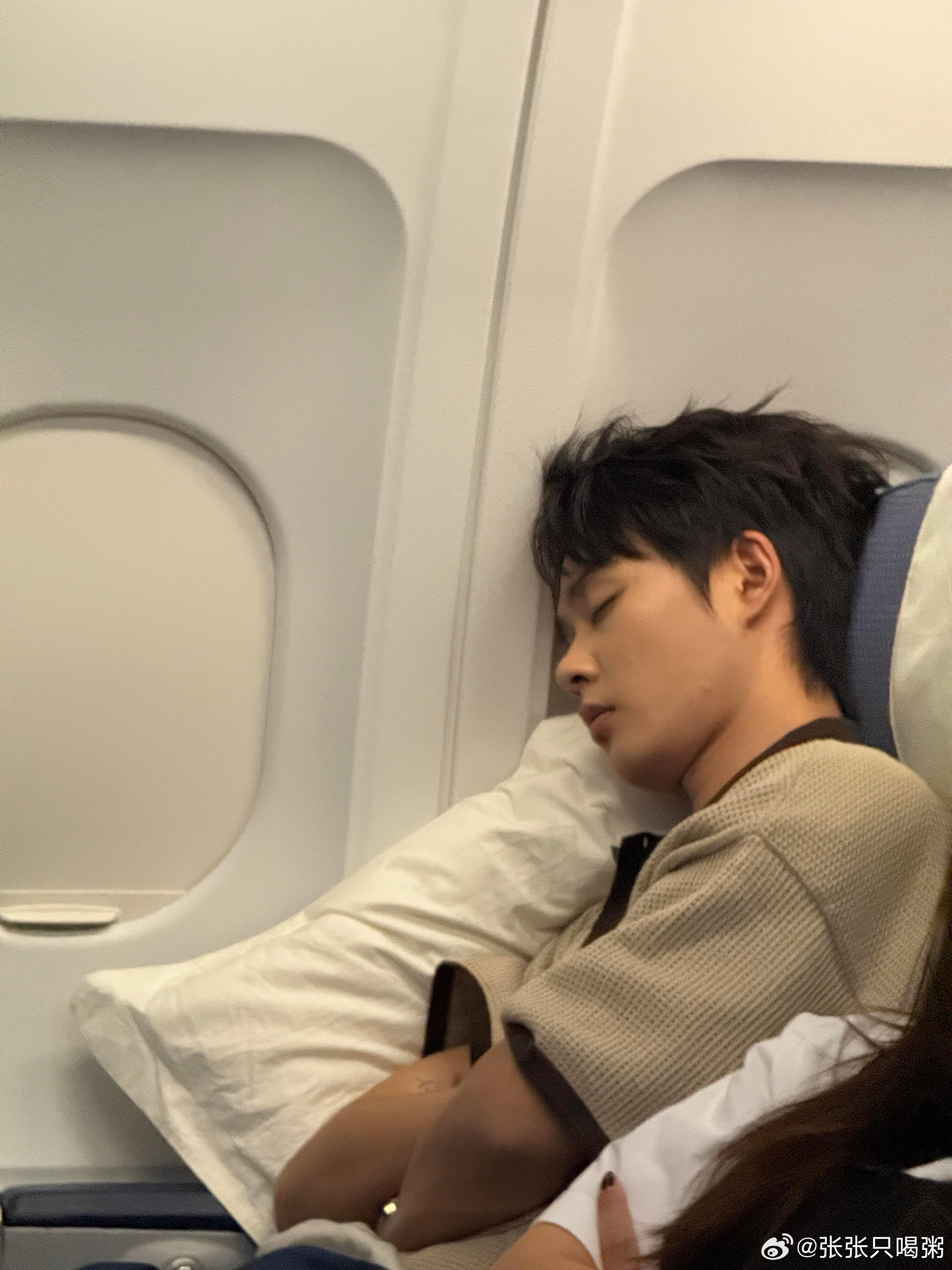 偶遇飞机上的柯淳，好可爱！