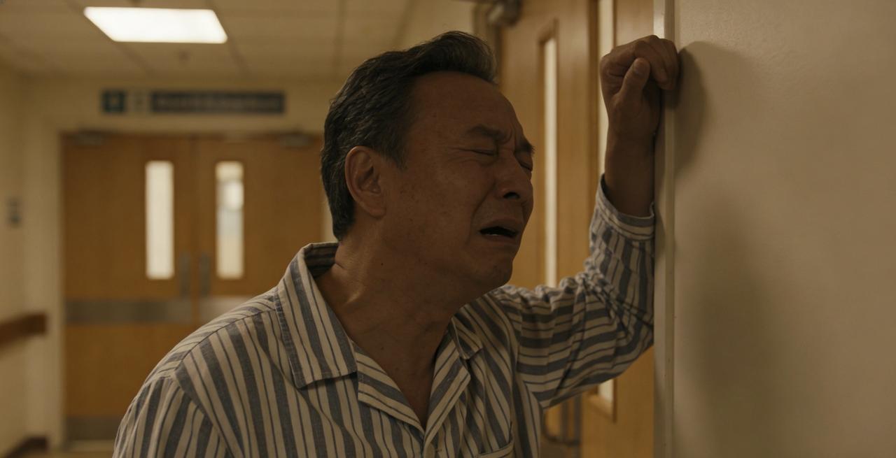 刷到视频里那位爸爸的表情变化，真实得让人又心疼又想笑——产房门打开，听说第三个孩