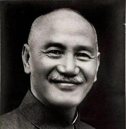 1946年，被老蒋下令“永不录用”的徐恩曾在黄埔江边闲逛，看到打捞的船只，突然福
