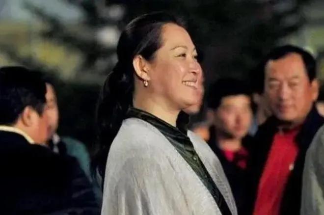 1991年，走红后的赵本山icon向妻子葛淑珍icon提出离婚，葛淑珍说：“离婚