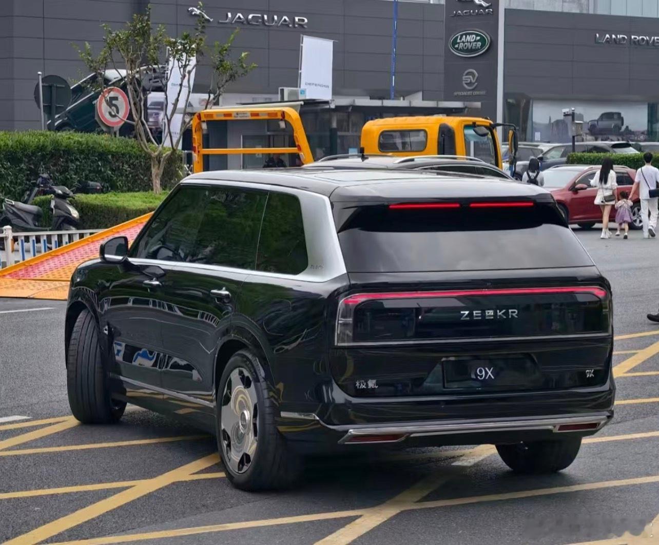 极氪9X实拍，这是要出发车展了吧极氪极氪9X​​​