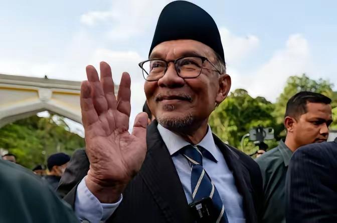 马来西亚还是靠得住的，害怕中国误会，主动派人来北京解释。这年头国际上的弯弯