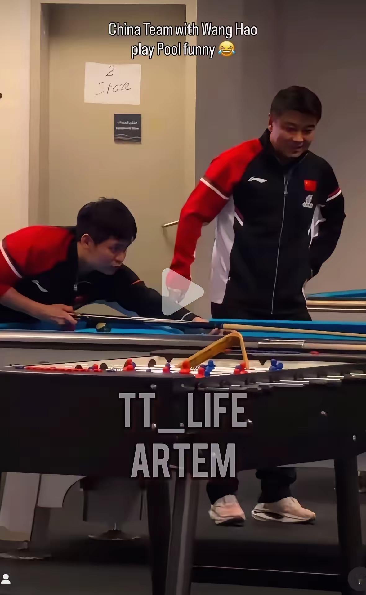 王皓指导终于做出改变了，不再黑着脸指责队员打不好，只许赢不许输的心态，带比赛输了