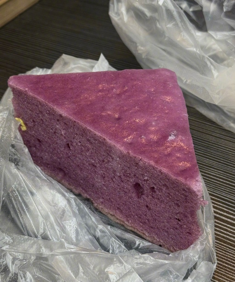 买了个巴斯克劝自己上班再来杯喜茶喝喝不噎着