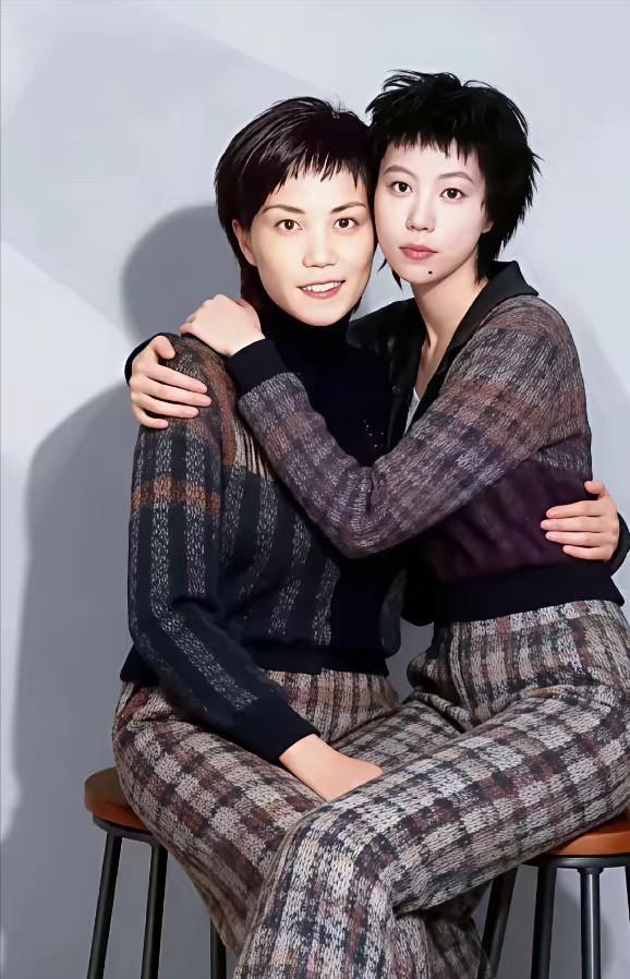 王菲是人生赢家，还真不是因为她是天后。而是她实在有钱，窦颖出国留学她花钱，窦靖童