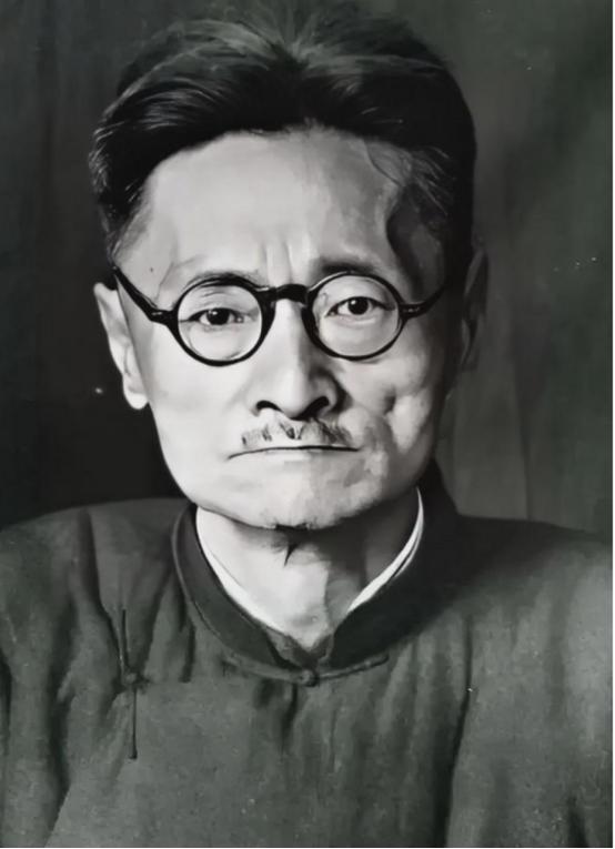1928年11月，蒋介石到安徽大学视察，和校长刘文典吵架后，狠狠扇了他两个耳光。