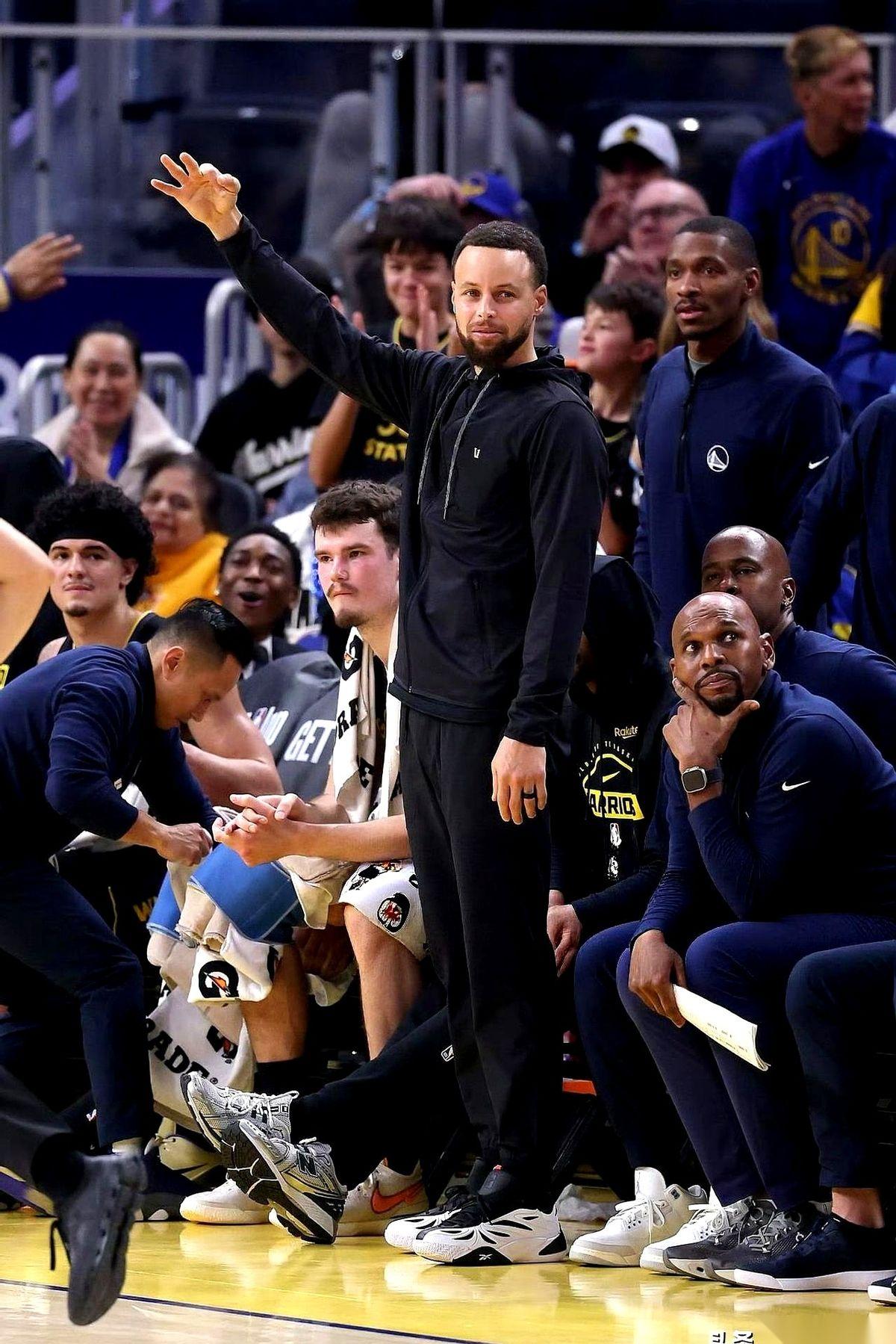 一场94比131的惨败，就砸在勇士自己家的地板上。整整37分的分差，像一记耳光。