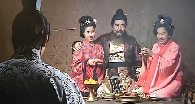 很多人都忽略了，曹操与董卓在美色上的差距，其实被历史低估了上千年。同样是喜好女