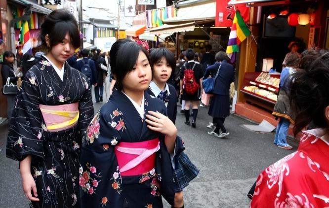 上海藏着五万日本人：不旅游只扎根！一旦开战，后果不堪设想早从上世纪90年代上