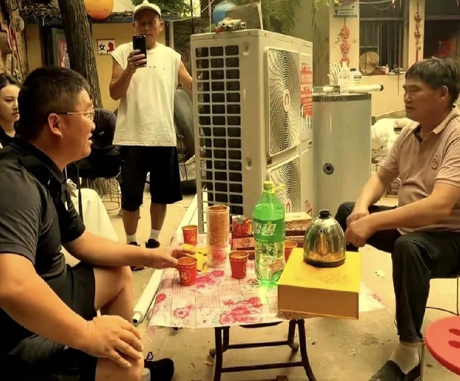 大衣哥成过气网红“流量起搏器”，姜涛直接在大衣哥农家小院直播网红姜涛最近又有了