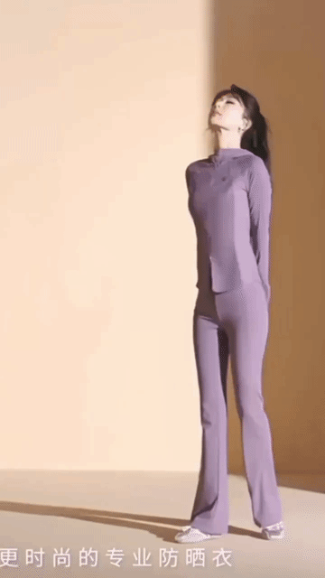 杨紫就是吃了大脸的亏，看她做防晒衣的广告，明明都瘦成纸片人了，身上真的是一点多余