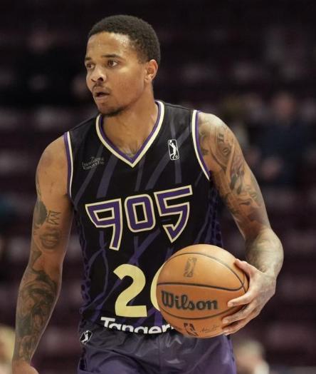 2017年状元富尔茨，在发展联盟挣扎20天仅赚5172美元后，凭借一份10天18