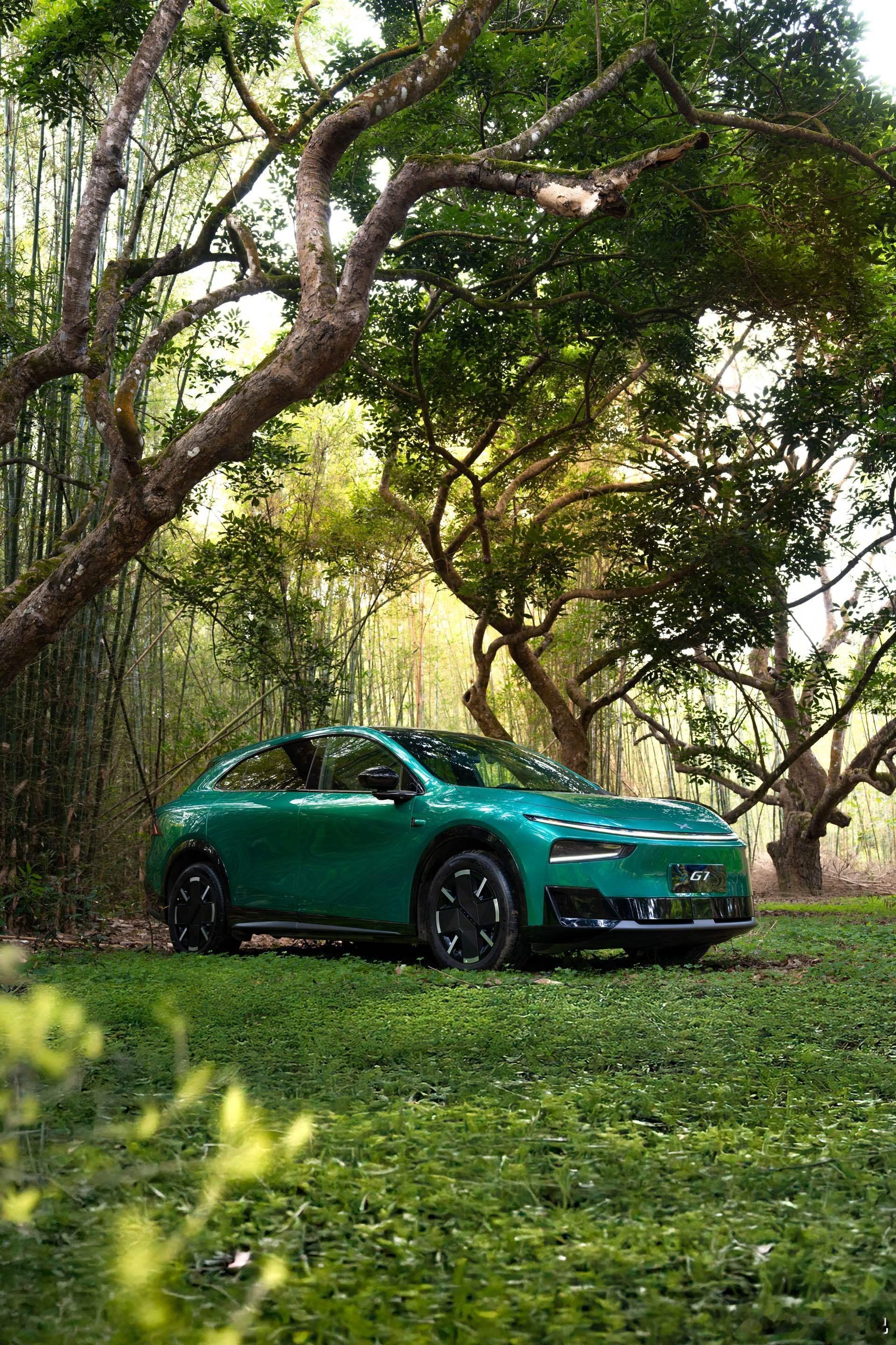 小鹏G7推出2026年全新官方改色马年换新颜，小鹏G7直接把中式浪漫搬进车色里！