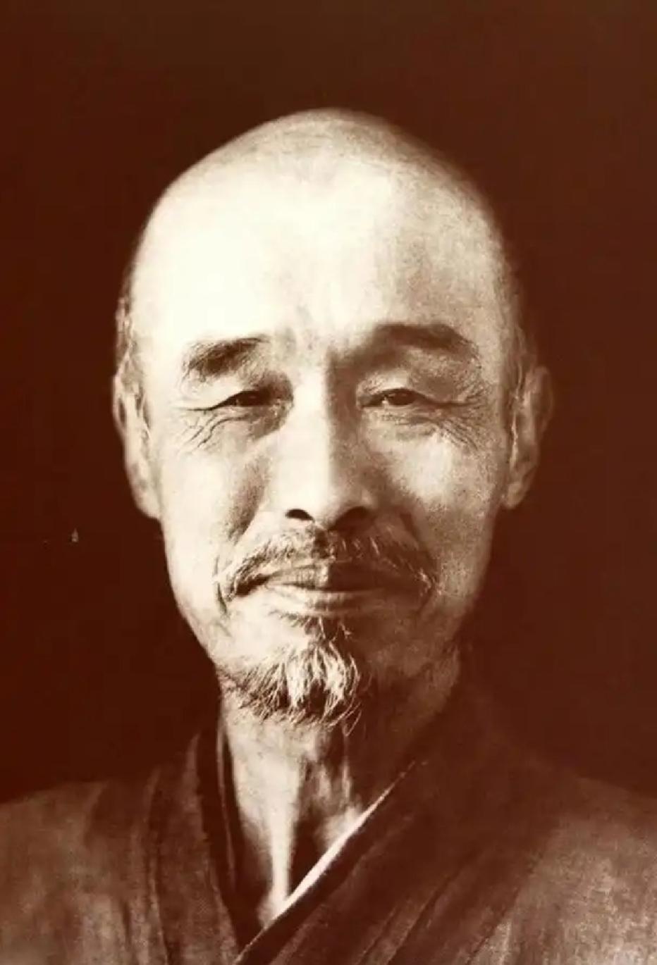 一位看透世事的老者说：“别天天焦虑这个、焦虑那个了。能走路的就是好腿，能吃饭的